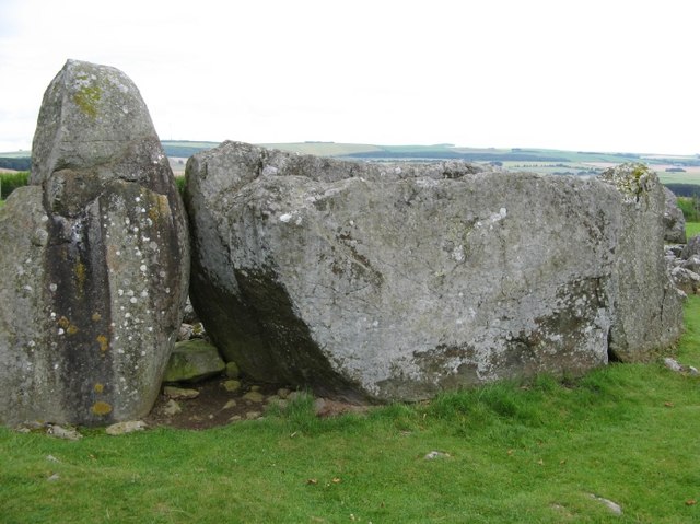 recumbent_stone_loanhead_of_daviot_-_geograph-org-uk_-_507733